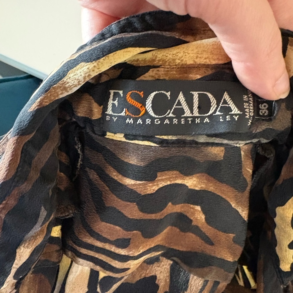 Vintage 1980s Escada 100% Silk Animal Print Button Down Blouse - Picture 4 of 6